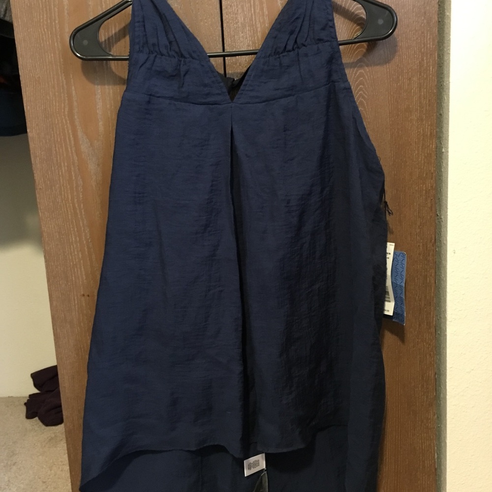 🔥 Deep blue  hi low Simply Vera tank  cute detailing